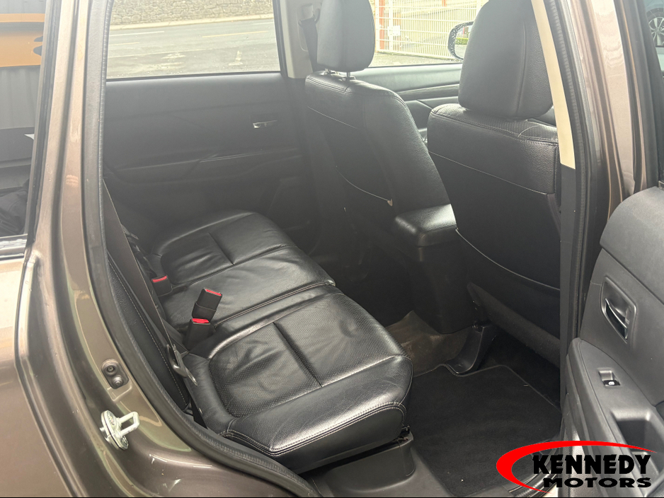 2016 Mitsubishi Outlander 16MY 4WD 6 6MT 7S 4DR €13,995