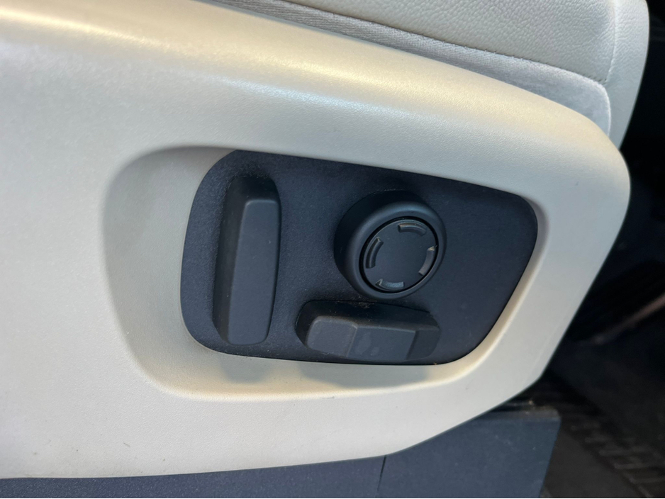 2018 Land Rover Discovery TD4 HSE***2 Year Warranty *** €32,900