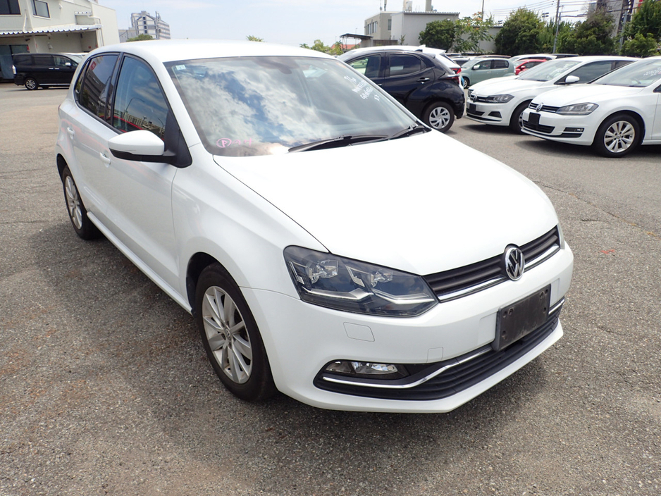 2017 Volkswagen Polo 1.2 TSI HIGHLINE PLUS PETROL AUTOMATIC // HEATED HALF LEATHER // PARK ASSIST // REVERSING CAMERA // PRO MEDIA PACK // CRUISE // FOGS // IDEAL STARTER CAR // IMMACULATE EXAMPLE €14,950