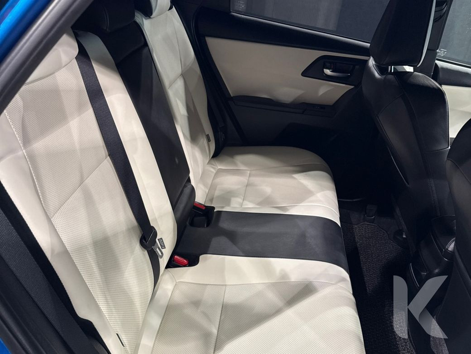 2016 Toyota Auris HYBRID G PACKAGE - BEIGE/BLACK FULL LEATHER INTERIOR - FACTORY ALLOYS - REVERSE CAMERA €13,950