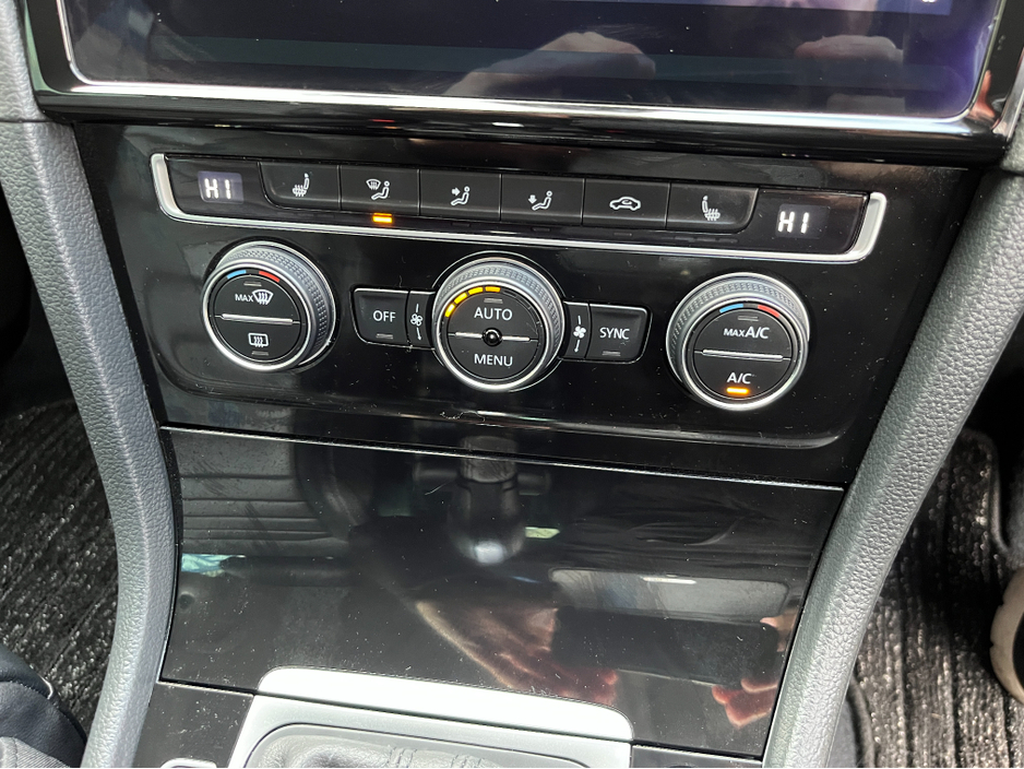 2020 Volkswagen Golf HIGHLINE MEISTER AUTOMATIC 1.4 PETROL //ONLY 7576 MILES//MASSIVE SPEC//DYNAUDIO SOUND SYSTEM//HEATED LEATHER SEATS//ELECTRIC DRIVERS SEAT//KEYLESS ENTRY// €24,950