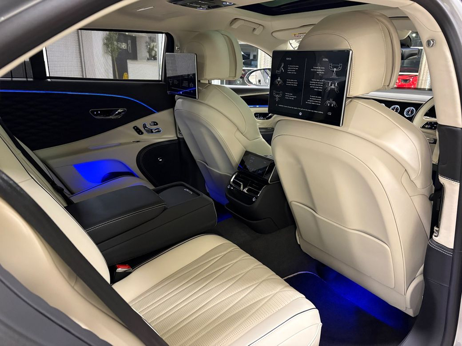 2025 Bentley Flying Spur 3.0 V6 E-HYBRID AZURE=AS NEW//HUGE SPEC=PAN ROOF//BALANCE OF BENTLEY WARRANTY=ONLY €150 ANNUAL ROAD TAX//TAILORED FINANCE PACKAGES AVAILABLE=TRADE INS €249,995