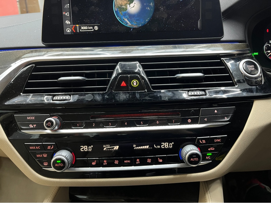 2018 BMW 5 Series €23950! 2018 BMW 530E LUXURY iPERFORMANCE 2.0 AUTOMATIC / CRUISE CONTROL / 360° CAMERA / PADDLE SHIFTERS / ELECTRIC MEMORY & HEATED SEATS €23,950