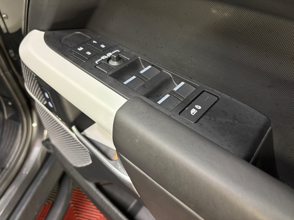 2024 Land Rover Defender 110 2.0 Si4 PHEV S €89,950