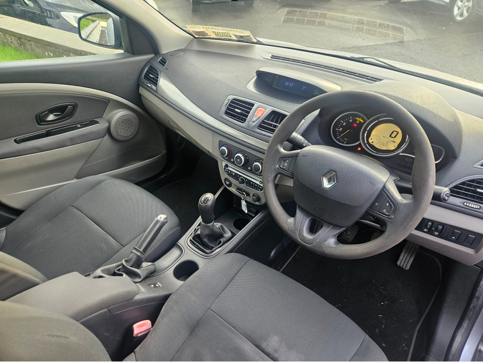 2011 Renault Fluence 1.5 DCI 86 ROYALE 4DR €2,800