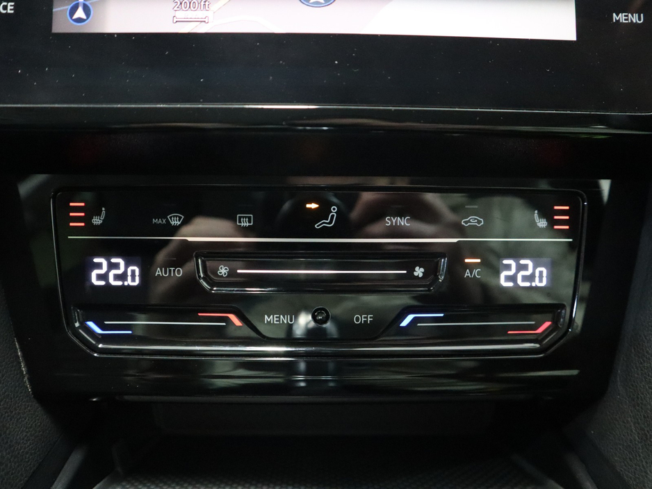 2021 Volkswagen Passat *111* GTE S-A DSG €22,900