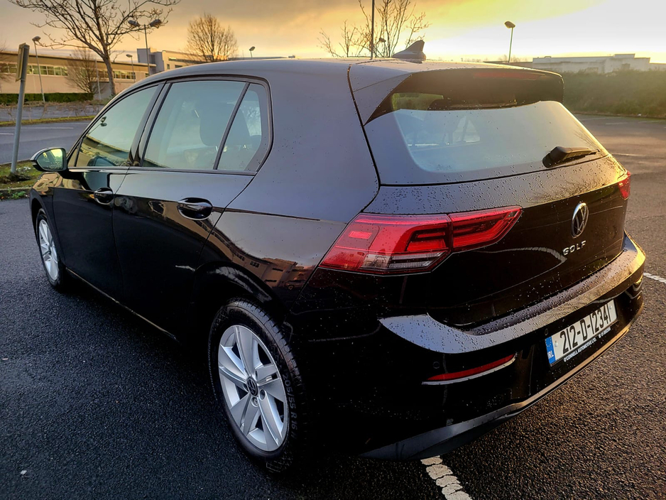 2021 Volkswagen Golf  €14,999