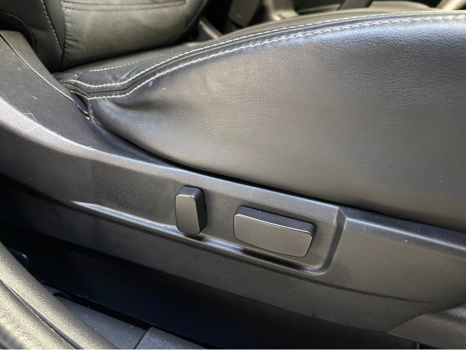 2016 Mitsubishi Outlander (Low Kms) HYBRID 2.0 PHEV AUTOMATIC 5DR MODEL  www.bolandscarcentre.ie €16,900