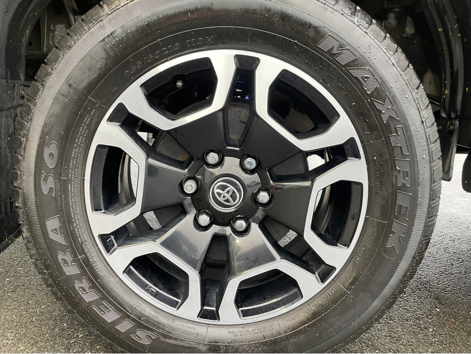 2021 Toyota Hilux 2021 TOYOTA HILUX 2.4 D-4D INVINCIBLE 4WD CREW CAB €28,950