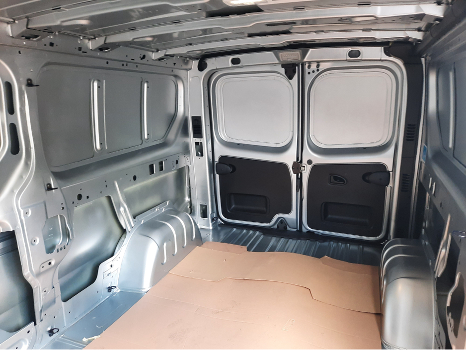 2025 Nissan Primastar SV130BHP LWB