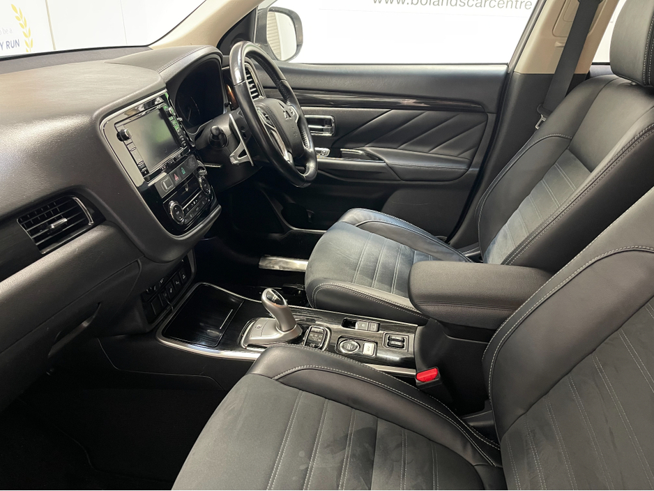 2017 Mitsubishi Outlander (Very Low Kms) HYBRID 2.0 PHEV AUTOMATIC 5DR MODEL  www.bolandscarcentre.ie €18,900