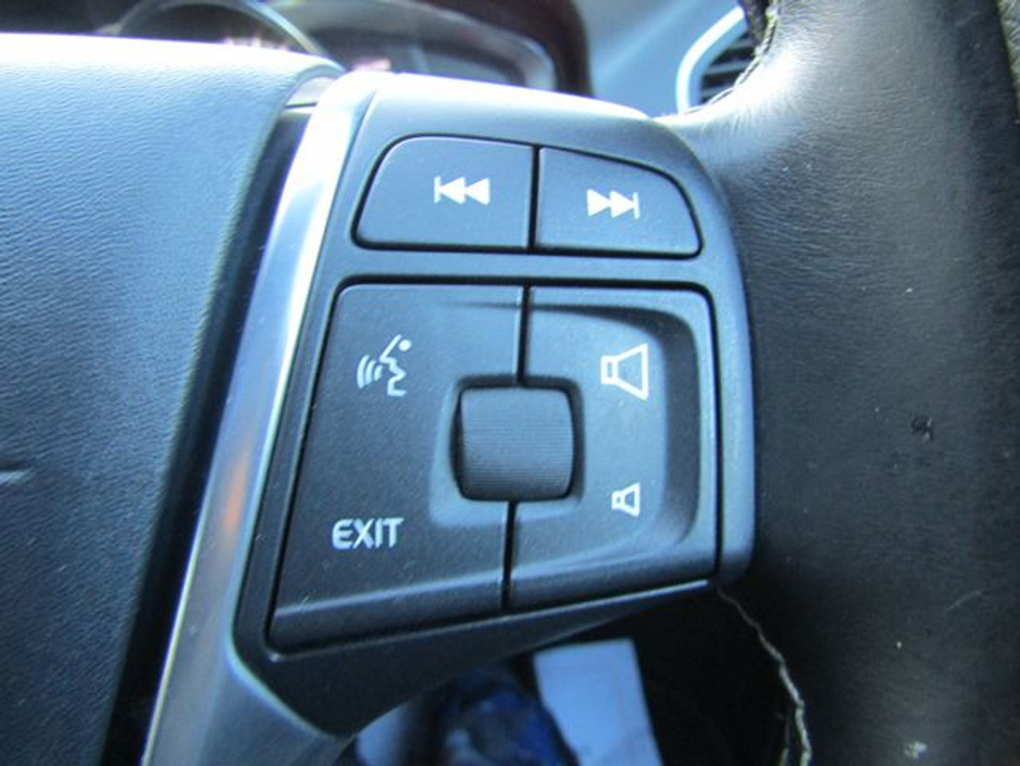 2016 Volvo XC60 2.0 D4 R-design NAV 190BHP 5DR €15,950