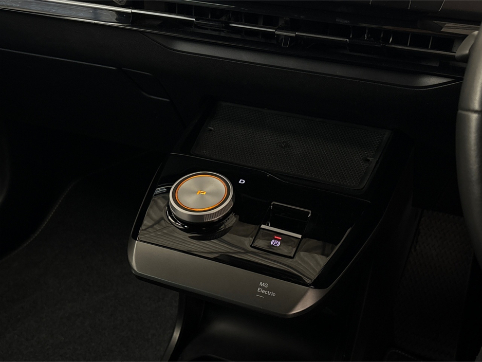 2024 MG 4 EXCLUSIVE- 64KWH**HALF LEATHER INTERIOR**HEATED SEATS & INTERIOR**REVERSING CAMERA**TINTED WINDOWS**ADAPTIVE CRUSIE CONTROL**HISTORY CHECKED**FINANCE ARRANGED** €24,695