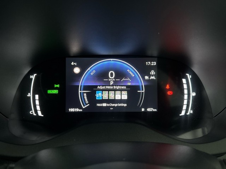 2025 Toyota Yaris Cross Luna Hybrid *Pearl White* €30,950