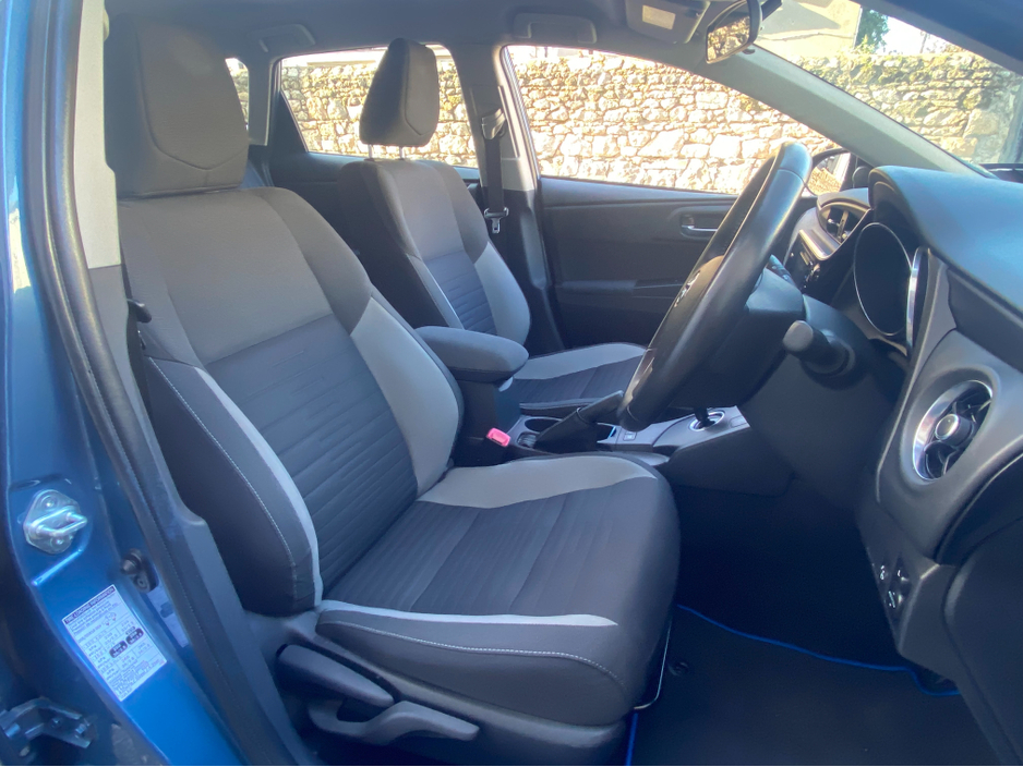 2016 Toyota Auris HYBRID @ Waltons Garage Ranelagh €13,950