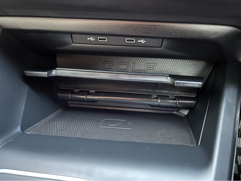 2022 Volkswagen Golf GTI AUTOMATIC 2.0 PETROL //LOW MILES//HEATED SEATS AND STEERING WHEEL//HEAD UP DISPLAY//KEYLESS ENTRY// €39,950