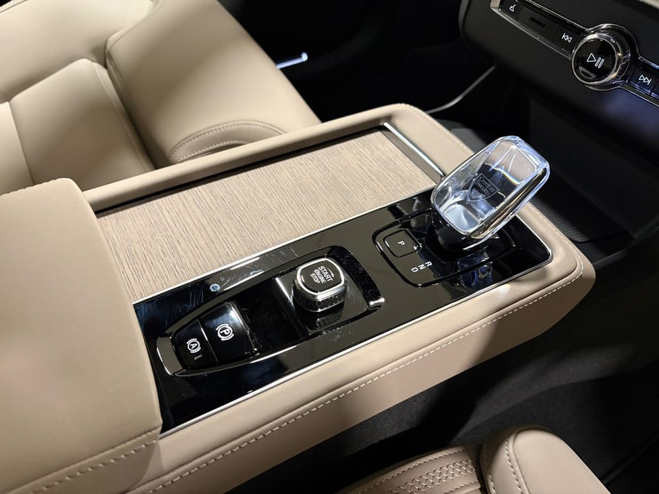 2025 Volvo XC90 T8 PLUS AWD 7-SEATER=BLONDE LEATHER//PAN ROOF//AS NEW=2 YEAR WARRANTY=TAILORED FINANCE PACKAGES INCL PCP AVAILABLE=TRADE IN'S WELCOME €81,995