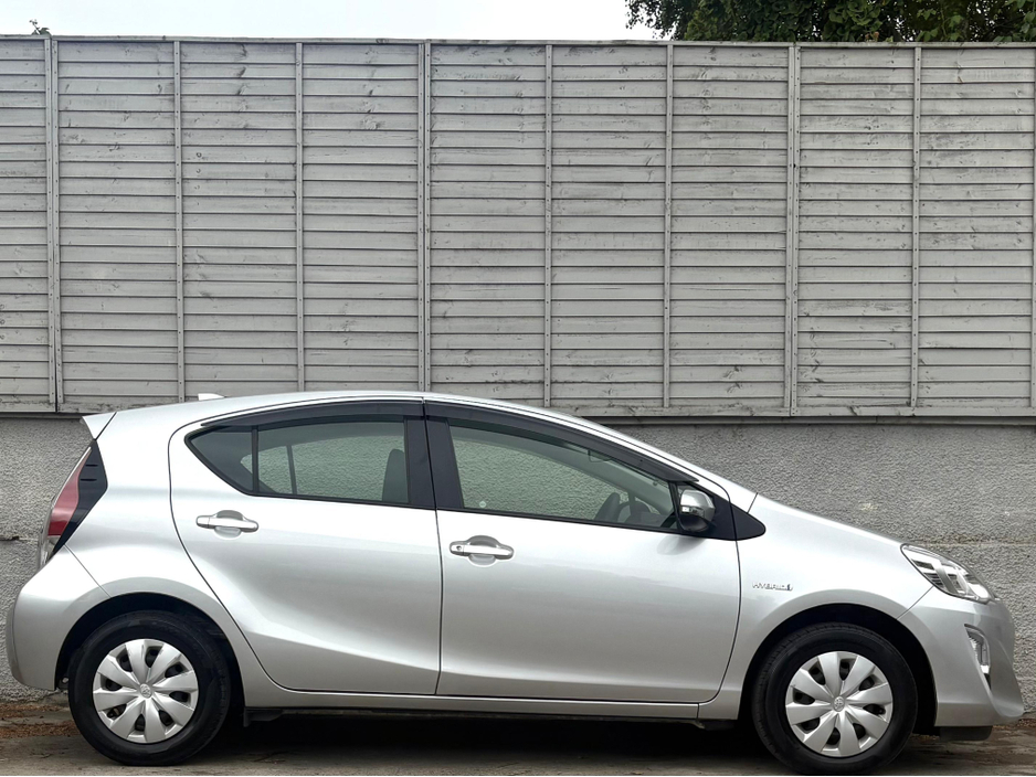 2016 Toyota Aqua 1.5 HYBRID / AUTO / PARK ASSIST / NAV / FOGS / AIR-CON/***FINANCE PACKAGES AVAILABLE*** €8,985