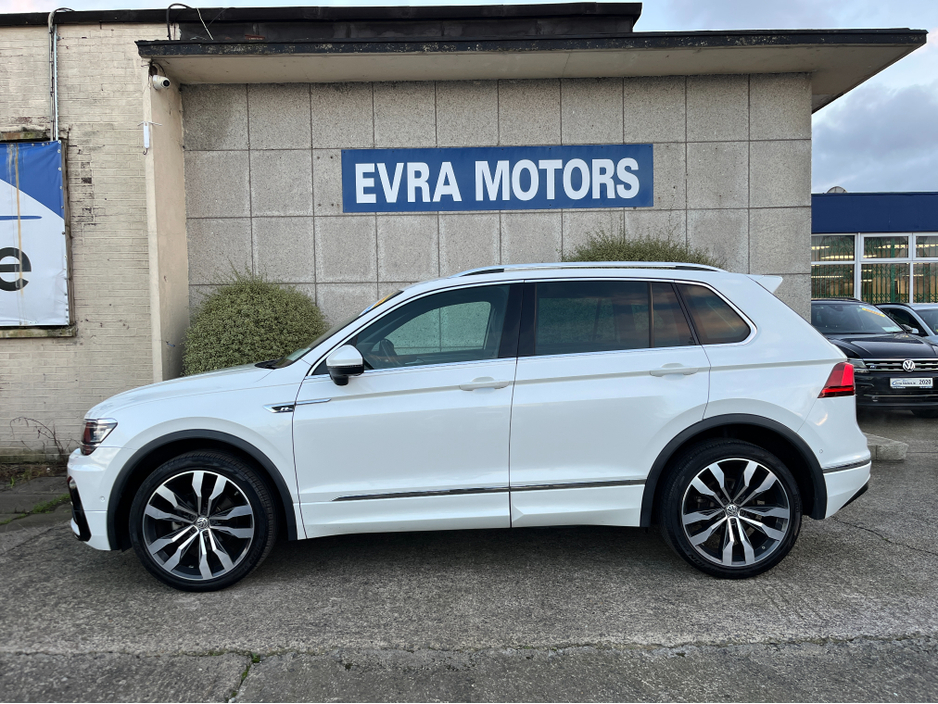 2018 Volkswagen Tiguan R-LINE 4 MOTION AUTOMATIC 2.0 DIESEL //MASSIVE SPEC//FULL LEATHER//HEAD UP DISPLAY//HEATED SEATS//360 PARKING CAMERAS// €29,950