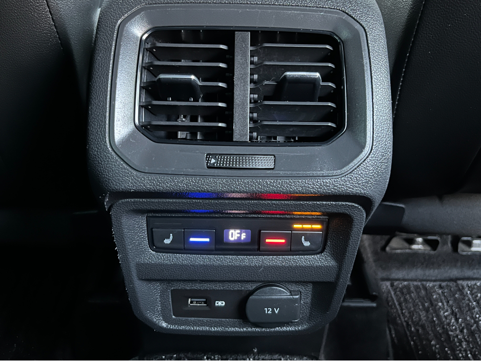 2018 Volkswagen Tiguan R-LINE 4 MOTION AUTOMATIC 2.0 DIESEL //MASSIVE SPEC//FULL LEATHER//HEAD UP DISPLAY//HEATED SEATS//360 PARKING CAMERAS// €29,950