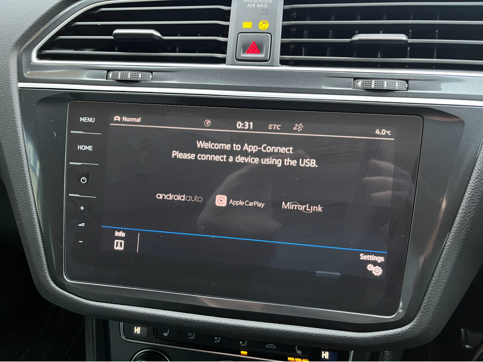 2020 Volkswagen Tiguan R-LINE 4MOTION AUTOMATIC 2.0 DIESEL //LOW MILES//HIGH SPEC//360 PARKING CAMERAS//HALF LEATHER HEATED FRONT AND REAR SEATS//KEYLESS ENTRY// €34,950