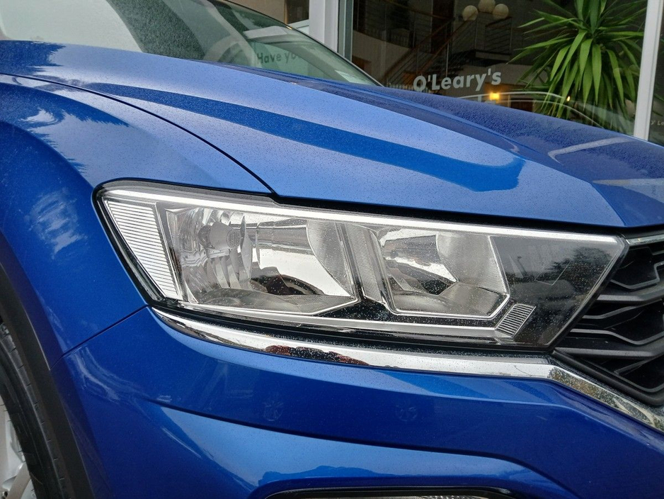 2021 Volkswagen T-Roc 1.0 TSI 110bhp Design, Ravenna Blue with Black Roof, Rear Camera. €23,900