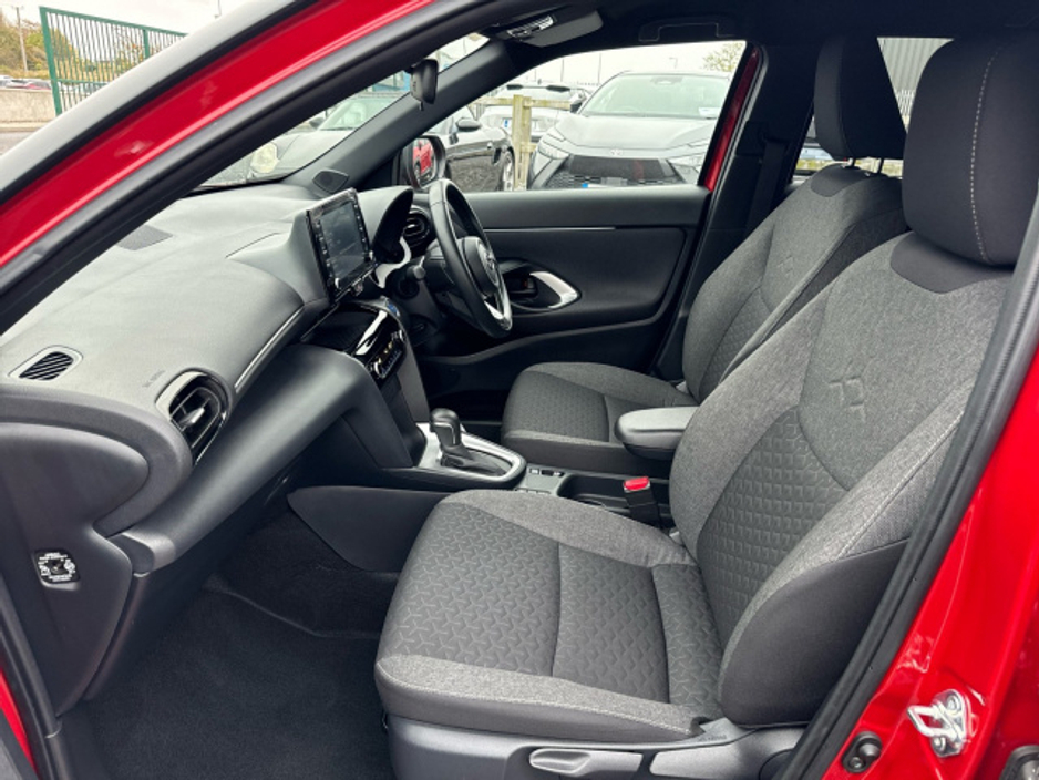 2024 Toyota Yaris Cross LUNA SPORT €31,750