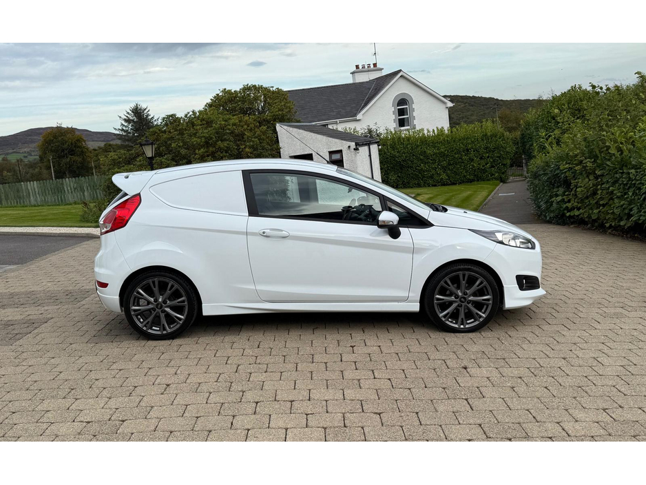 2017 Ford Fiesta 1.5tdci Sport €9,250