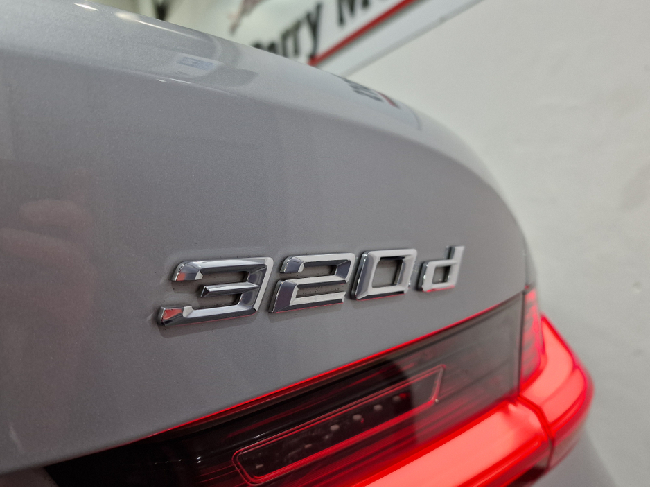 2019 BMW 3 Series 320D G20 SPORT AUTOMATIC **ORIGINAL IRISH CAR / LOW MILEAGE / 18" ALLOYS / APPLE CARPLAY / CRUISE CONTROL / FULL BLACK LEATHER / HEATED SEATS / SAT NAV / REVERSE CAMERA / FULL BMW SERVICE RECORD** €27,900