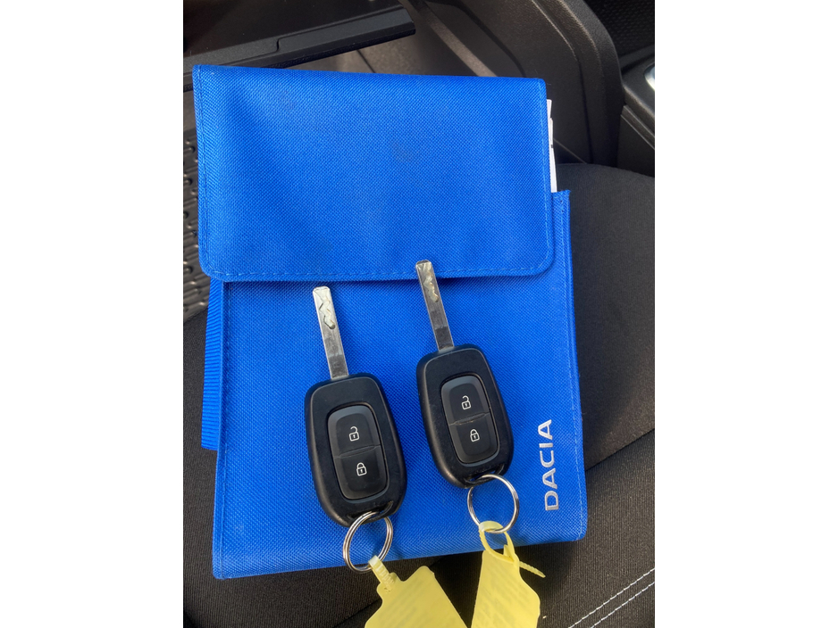 2022 Dacia Duster ESSENTIAL BLUE DCI 115 Passenger 5 Seats €18,495