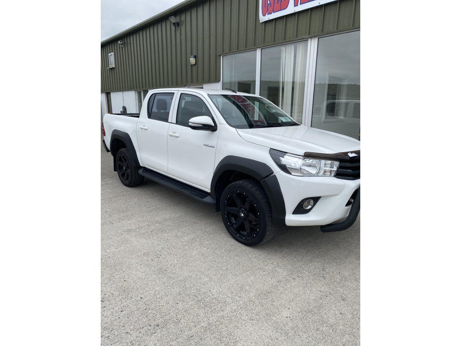 2017 Toyota Hilux 2.4 D-4D ACTIVE D/C 4WD 1 148BHP DC 148HP 4DR €18,300