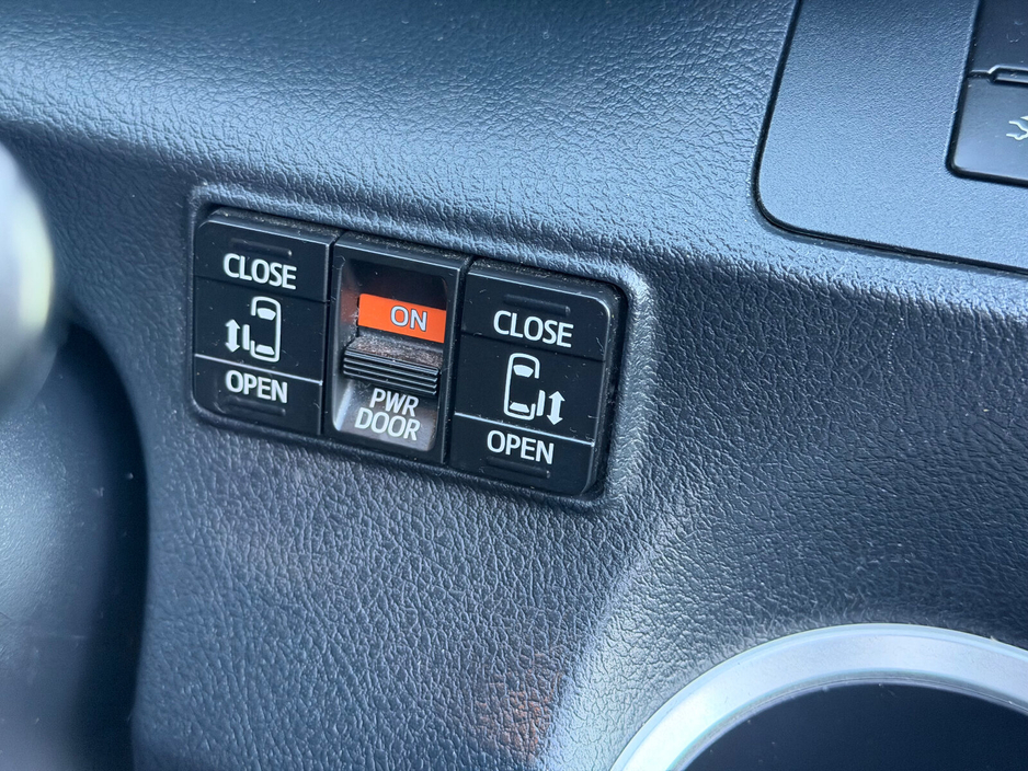 2016 Toyota Sienta  €11,999