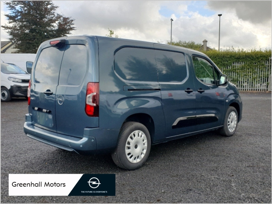 2026 Opel Combo L2H1 Sportive €25,700