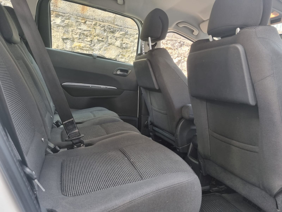 2016 Peugeot 5008 1.6 Blue Hdi 120 Active €7,750