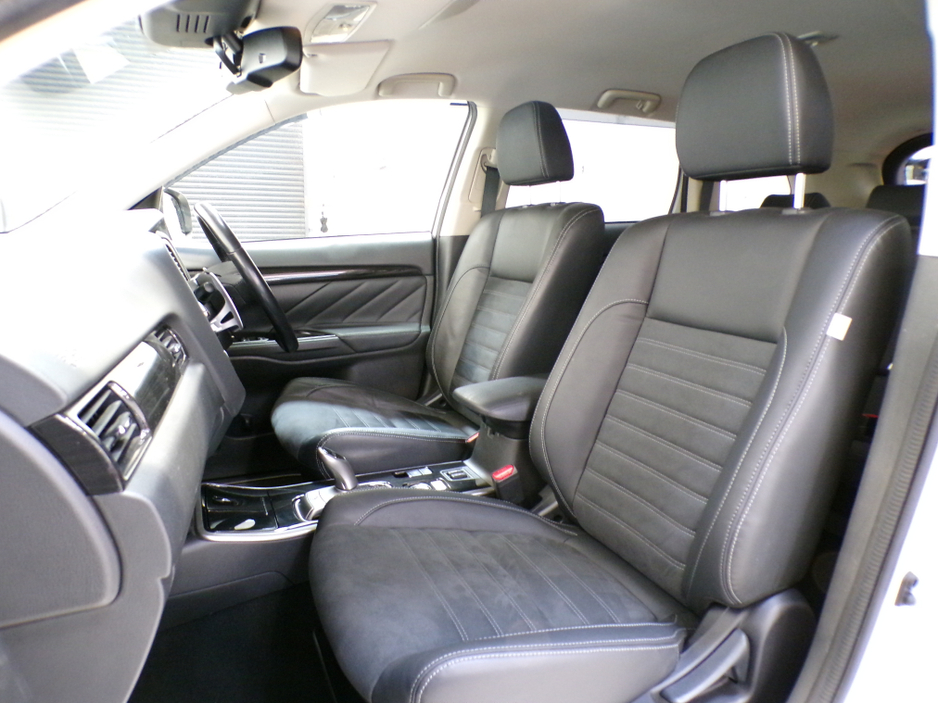 2019 Mitsubishi Outlander *2.4 AUTO HYBRID PLUG-IN*4X4*MITSUBISHI OUTLANDER*WINTER PACK*ELECTRIC HEATED LEATHER AND ALCANTARA SEATES*HEATED S-WHEEL*360 COLOUR CAMERA*PARKING SENSORS*FULL SAFETY PACK*ACTIVE BRAKING €23,900