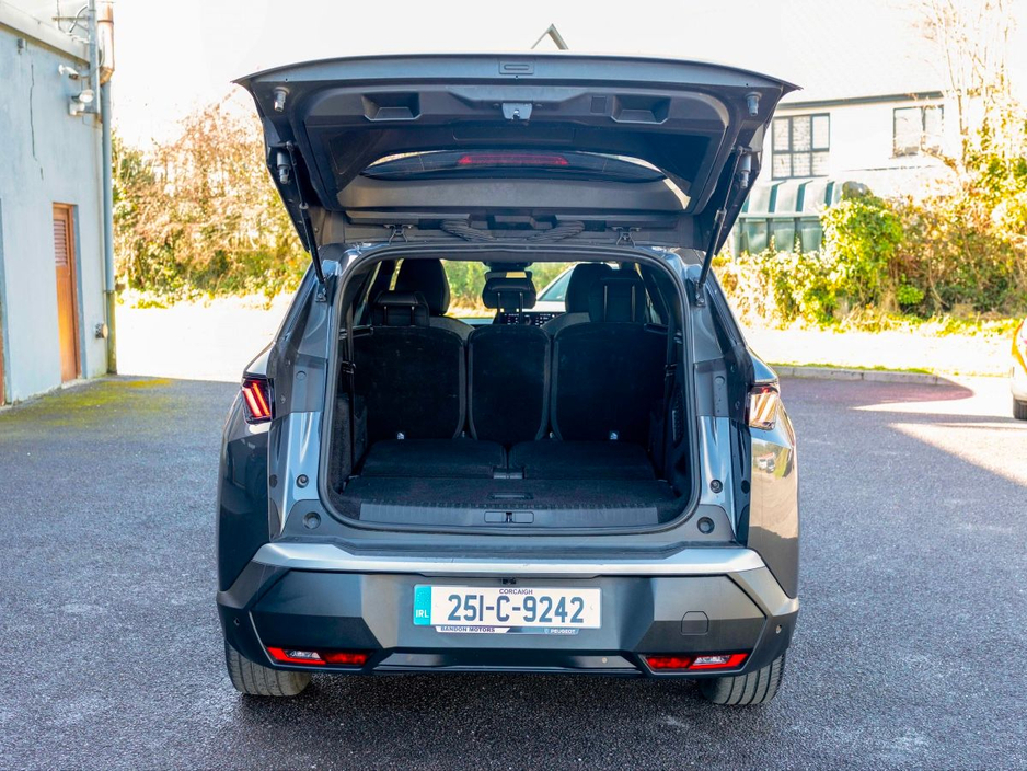 2025 Peugeot 5008 2025 Peugeot 5008 1.2 MHEV 145bhp E-DCS6 Allure €46,950