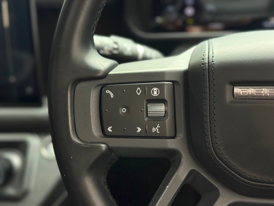 2023 Land Rover Defender X P400E FLAGSHIP MODEL €87,990