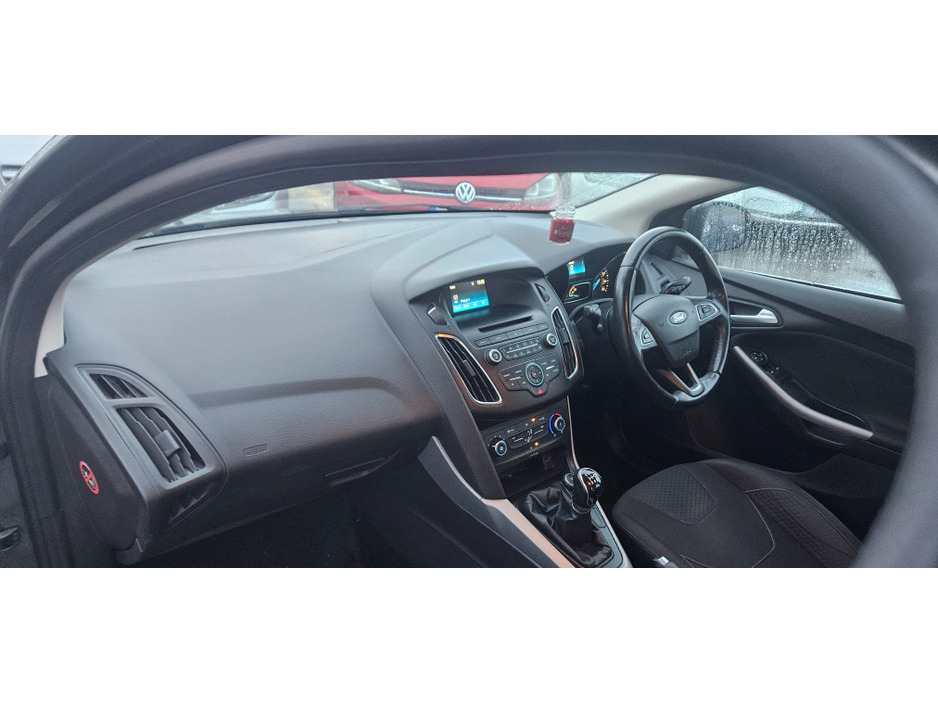 2015 Ford Focus ZETEC eco 100bhp very low miles €8,750