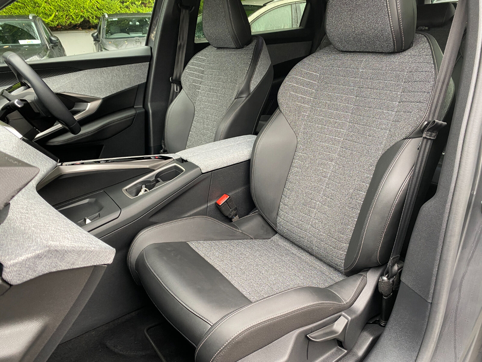 2025 Peugeot 5008 1.2 MHEV 145bhp E-DCS6 Allure €47,900