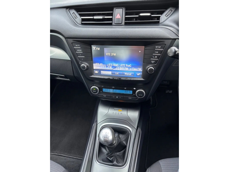 2017 Toyota Avensis 1.6 D-4D Luna Navi Saloon €11,500