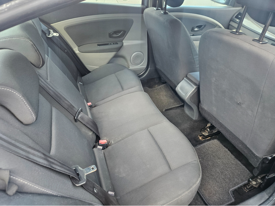 2011 Renault Fluence 1.5 DCI 86 ROYALE 4DR €2,800