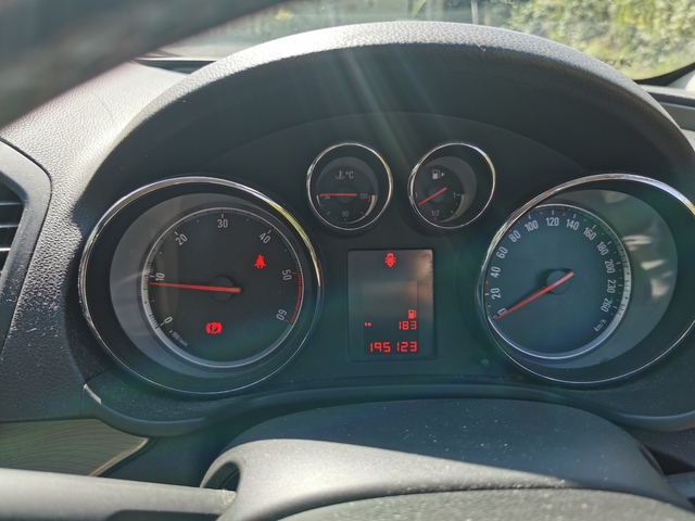 2011 Opel Insignia S 2.0 CDTI 130PS 4DR €2,000