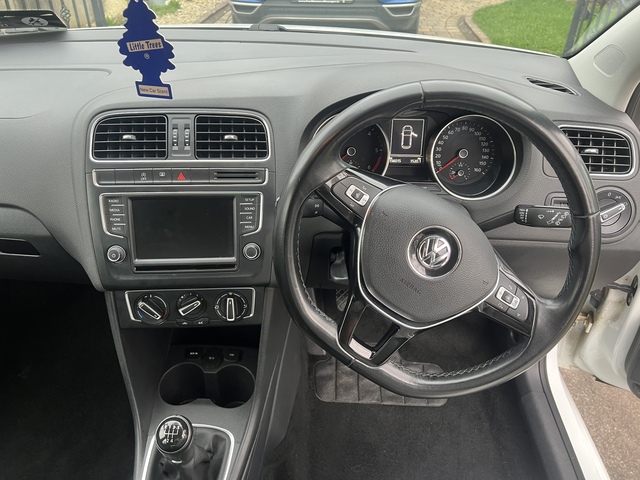2015 Volkswagen Polo 1.4 SE 75 PS 5DR €10,600