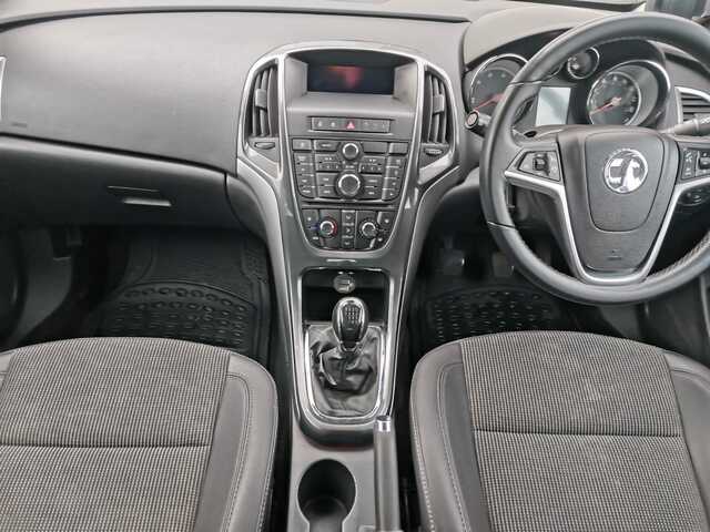 2013 Vauxhall Astra 1.7 CDTI ECOFLEX SE S/S 130PS 5DR €5,500