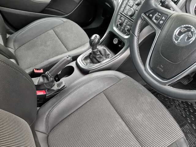 2013 Vauxhall Astra 1.7 CDTI ECOFLEX SE S/S 130PS 5DR €5,500