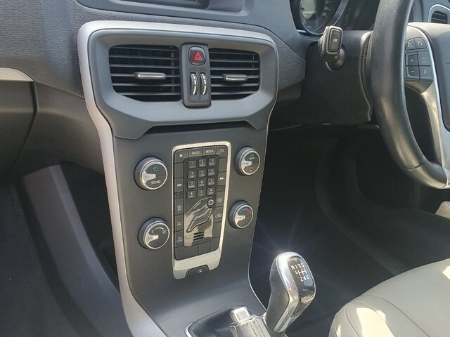 2015 Volvo V40 D2 SE 5DR €13,950