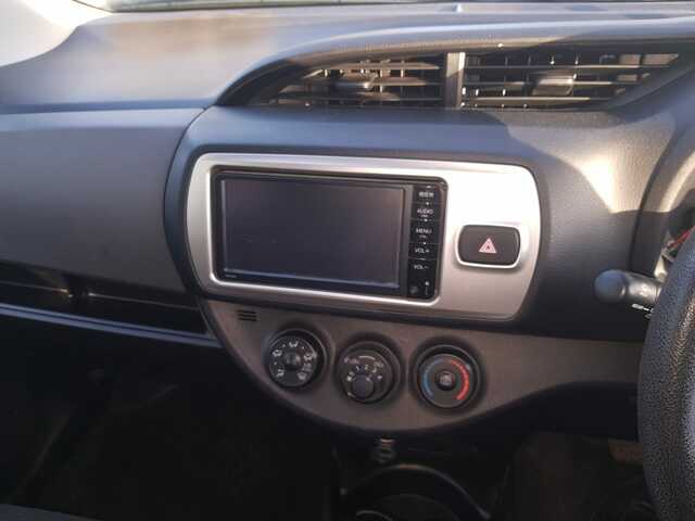 2014 Toyota Vitz DBA-NSP130 CVT 5DR AUTO €8,600