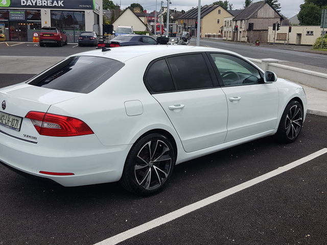 2014 Skoda Superb 1.6 TDI S GREENLINE III 105PS 5DR €9,500