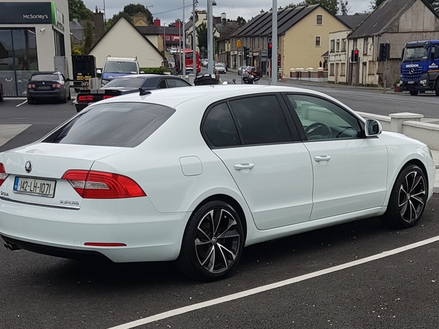 2014 Skoda Superb 1.6 TDI S GREENLINE III 105PS 5DR €9,500