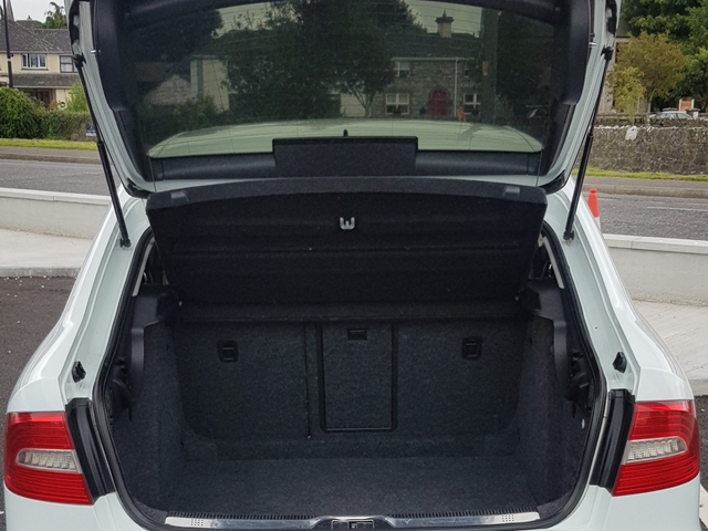 2014 Skoda Superb 1.6 TDI S GREENLINE III 105PS 5DR €9,500